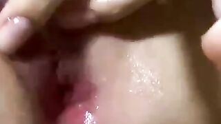 Hs móc lồn thủ dâm