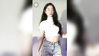 Gái xinh nhay