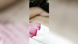 8/3 em gái *** thủ dâm móc lồn nhưng còn ngại