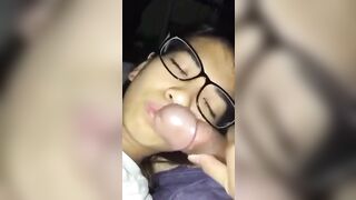 đang ngủ mà thấy mùi ciu là bật dậy ăn liền, ngoan thế chứ lị 😘😘