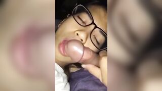 đang ngủ mà thấy mùi ciu là bật dậy ăn liền, ngoan thế chứ lị 😘😘