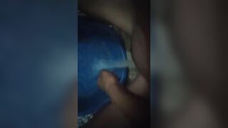 Em lệ quyên ngồi lên ống nước cạ lồn bao phê