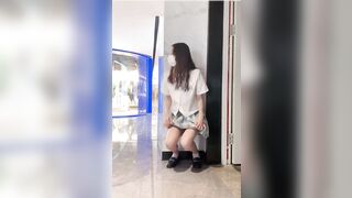 lén lút show hàng tại nơi thoát hiểm của Siêu Thị Big C!