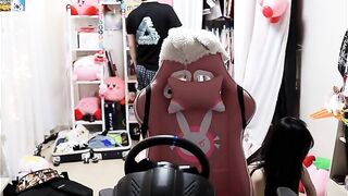 Hồn nhiên khỏa thân trên sóng, nữ streamer xinh đẹp đá bay cả sự nghiệp sáng lạn