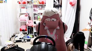 Hồn nhiên khỏa thân trên sóng, nữ streamer xinh đẹp đá bay cả sự nghiệp sáng lạn