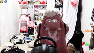 Hồn nhiên khỏa thân trên sóng, nữ streamer xinh đẹp đá bay cả sự nghiệp sáng lạn