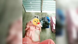 Em gái ở nhà một mình nứng lồn quá thủ dâm cho sướng lồn