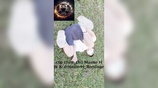 Bấm ngừng thời gian lột đồ thằng bé trong công viên