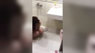 Địt vụng trộm em gái đã có chồng mà còn quay lén em tắm