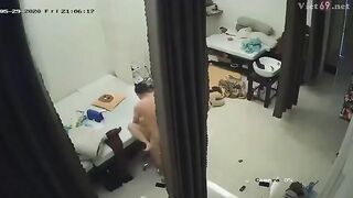 Hách cam quán cắt tóc gội đầu .cô chủ quán xinh đẹp và anh khách chê phi ăn tạp