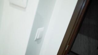 xuất trong bé hầu gái mông to