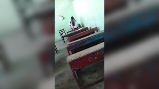 Học sinh lén trốn học vào phòng bỏ hoang chơi some