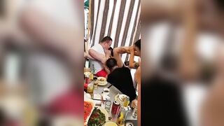 Thằng chồng trung quốc để người lạ bú lồn vợ mình😐