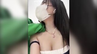 A xe ôm công nghệ số hưởng được cô  e đi xe  quên ko mang ví thế là e cho dí trừ nợ