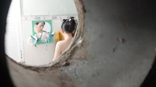 Quay lén dì họ tắm
