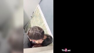 [Hot]Cặp đôi học sinh mới lớn siêu teen bị quay lén khi địt nhau trong toilet quán nh