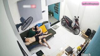 Hack cam Đang ngồi xem tivi thì vợ cho tay vào quần sục cu thế là bị chồng địt