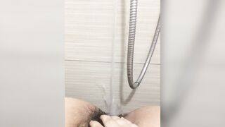 Em Phương máy bay hạng nặng thủ dâm khi tắm - phần 3