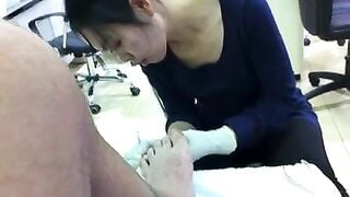 Lén xuất tinh ở tiệm nail người Việt P4