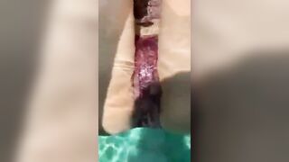 Chịch ngoài hồ bơi khô hết lồn