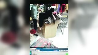 Lén lút và công khai