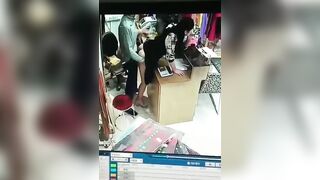 Lén lút và công khai