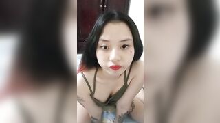 Em gái xăm có giọng cute