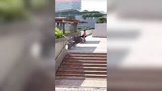 Cặp đôi nứng cặc cho nhau bú ngay ngoài công viên