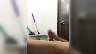 Kmot2 tự sục mẹ vắng nhà