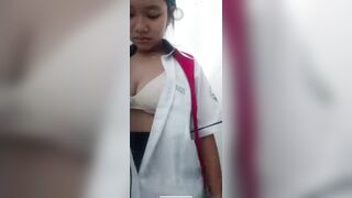 học sinh c2 thủ dâm trong wc trường