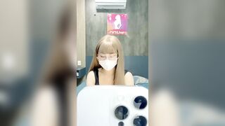 Hai em gái xinh live fb 1