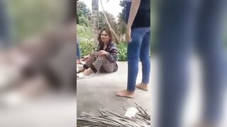 Đánh nhau lột đồ