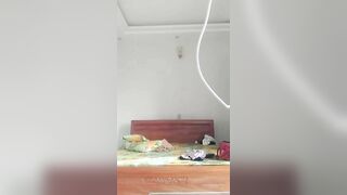Một lần được chị rủ về nhà chơi.