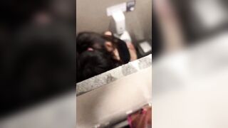 Quay lén 1 couple dâm dục tới cơn nưng lôi nhau vào WC trung tâm thương mại lụm nhau
