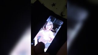 Bắn tinh trùng lên ảnh em gái xinh