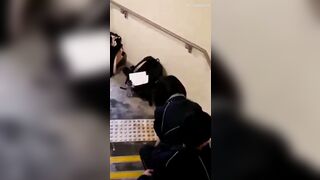 2 em học sinh đang chịch thì bị phát hiện, chạy không kịp kéo quần 🤣