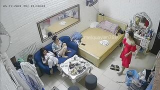 nhà có ba chị em gái cực xinh