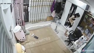 chị gái thay đồ lúc có em trai