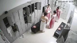 phòng thay đồ mấy em học sinh china