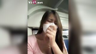 Theo chân em gái thích public cởi áo thủ dâm trên xe buýt Hà Nội