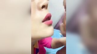 Bắn tinh vào mồm mama