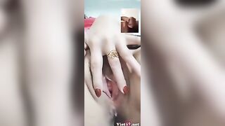 Yêu xa gọi video thủ dâm với chị gái