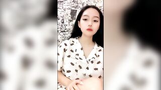 3.Em ily tiếp tục lên sóng phục vụ anh em nhìn em nó nổ cặk luôn rồi