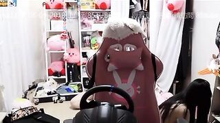Nữ Streamer xinh đẹp lộ clip