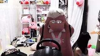 Nữ Streamer xinh đẹp lộ clip