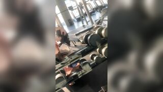 Bj trong phòng gym