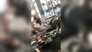 Bj trong phòng gym