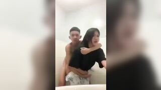 Nhà có thằng em trai được cái chim dài nhưng hơi yếu, chưa sướng đã xuất