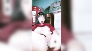 E gái teen thủ dâm bằng quả dưa chuột