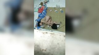 Rách mẹ quần rồi! Nhảy xuống làm luôn!kkk
